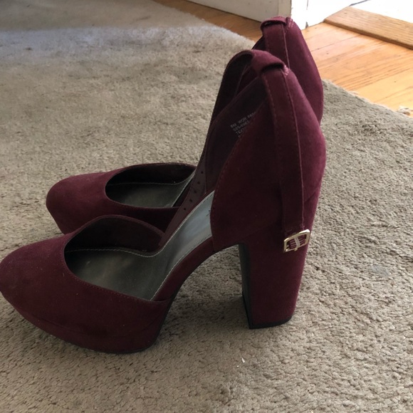 Burgundy velvet heels - Picture 2 of 3